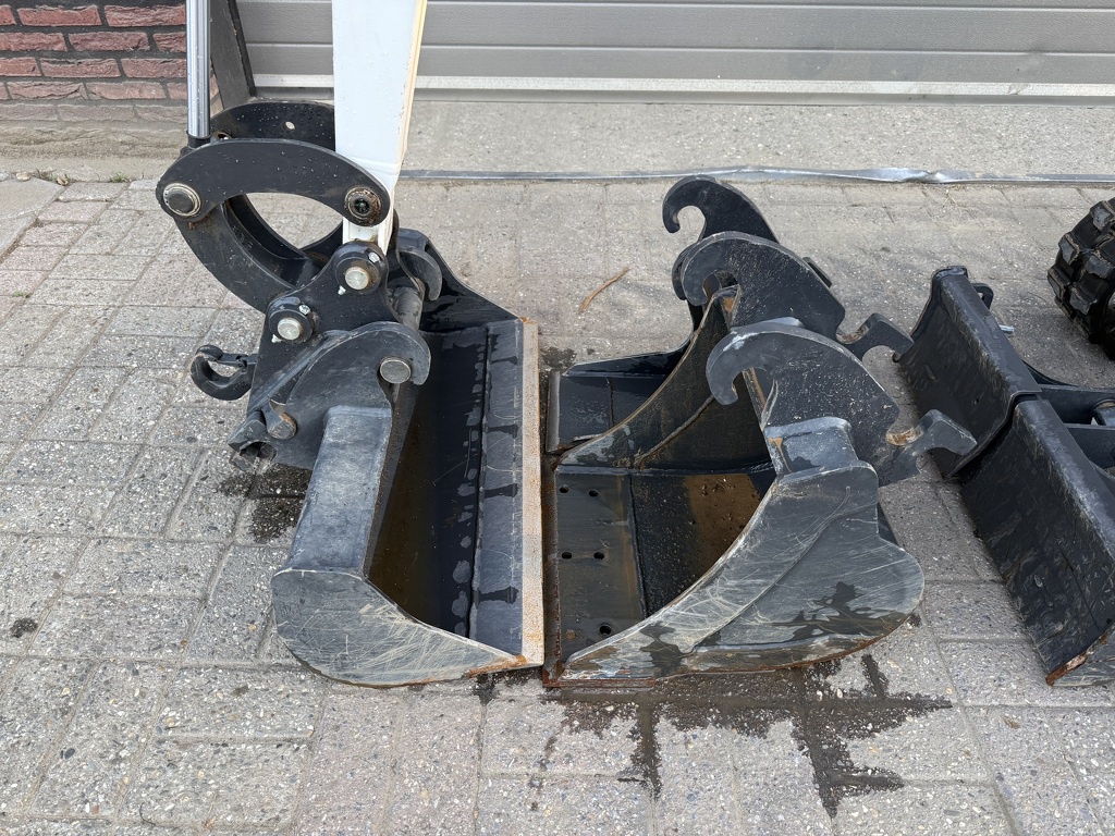 Bobcat E10 z minigraver 2025 28 uur DEMO