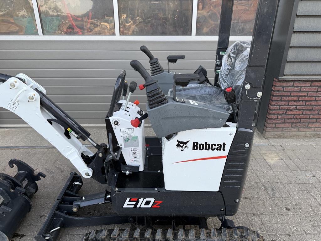 Bobcat E10 z minigraver 2025 28 uur DEMO