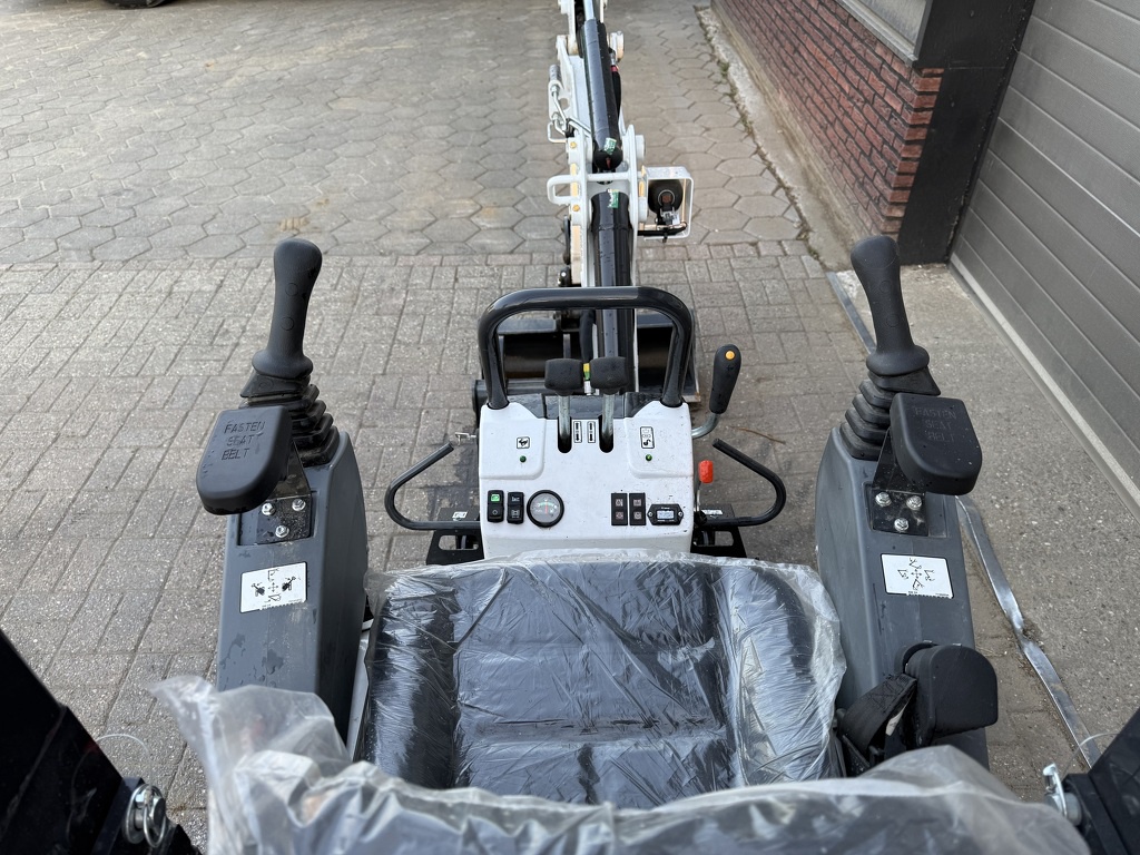 Bobcat E10 z minigraver 2025 28 uur DEMO