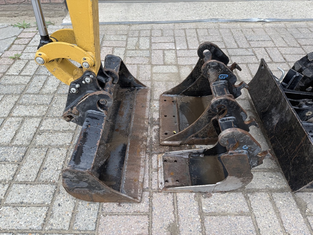 Caterpillar 300.9 minigraver BJ 2021