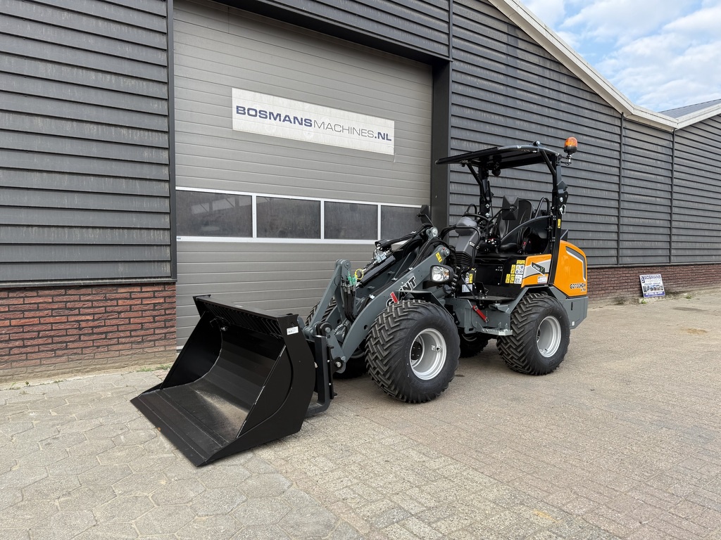 Giant G2700 HD X-TRA + minishovel / kniklader NIEUW