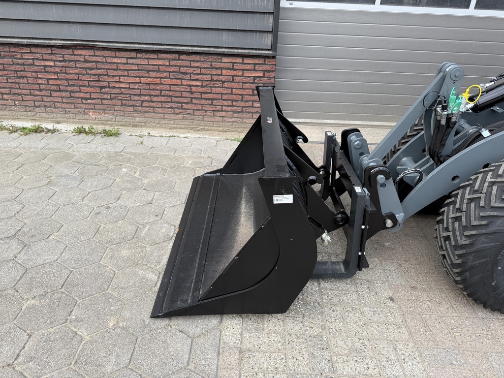 Giant G2700 HD X-TRA + minishovel / kniklader NIEUW