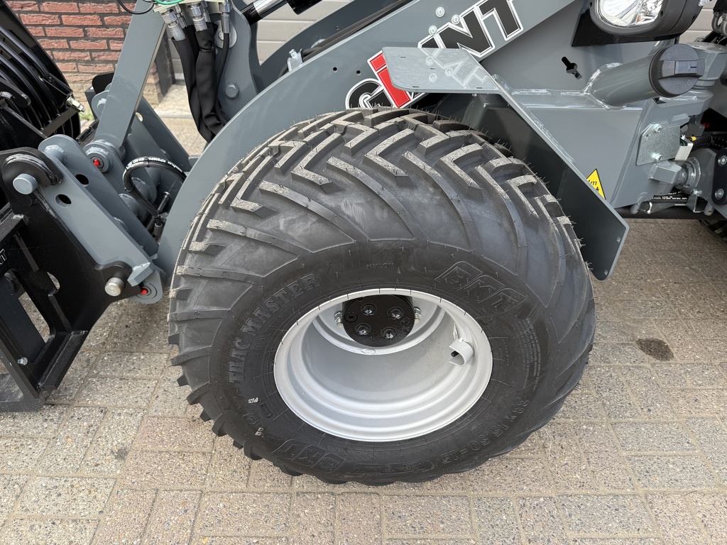 Giant G2700 HD X-TRA + minishovel / kniklader NIEUW