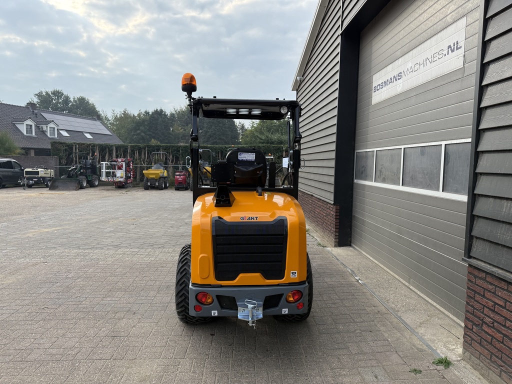 Giant G2700 HD X-TRA + minishovel / kniklader NIEUW