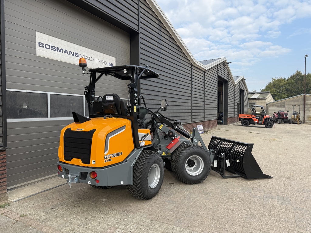 Giant G2700 HD X-TRA + minishovel / kniklader NIEUW