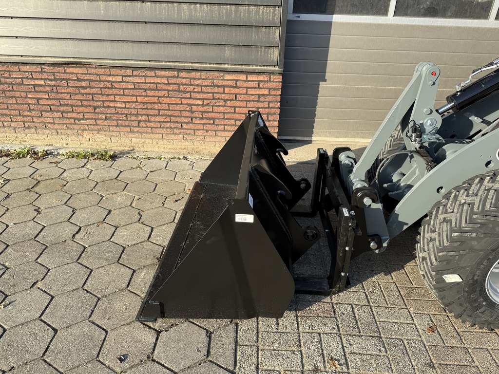 Giant G2700 HD + minishovel / kniklader NIEUW €665 LEASE