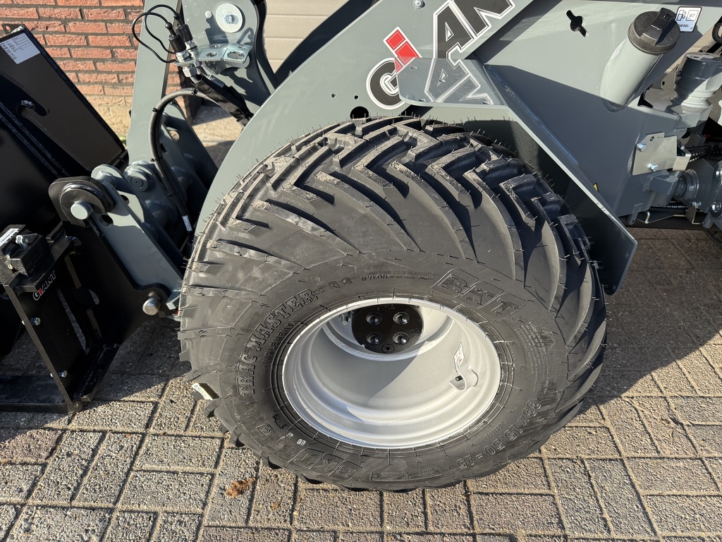 Giant G2700 HD + minishovel / kniklader NIEUW €665 LEASE