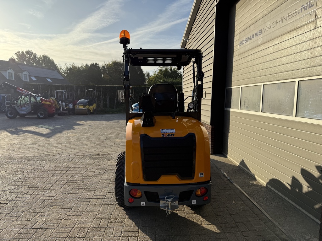 Giant G2700 HD + minishovel / kniklader NIEUW €665 LEASE