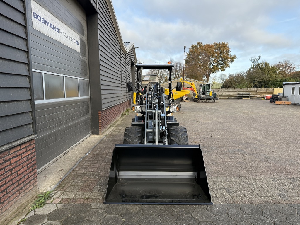 Giant G2700 HD + minishovel / kniklader NIEUW