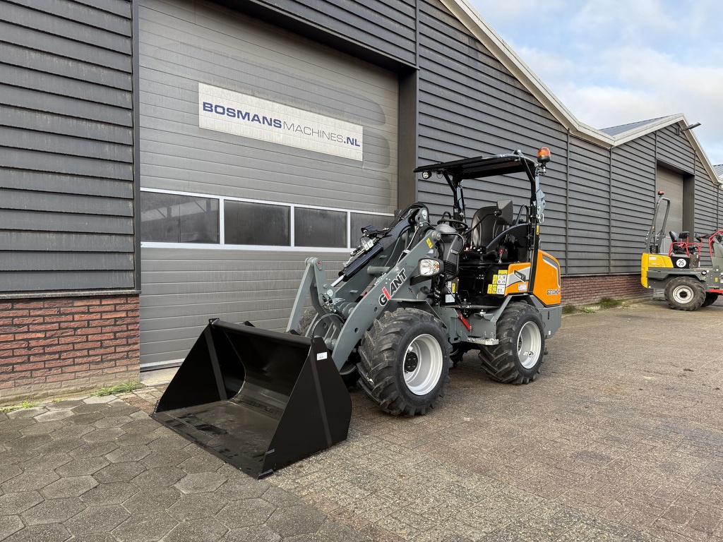 Giant G2700 HD + minishovel / kniklader NIEUW