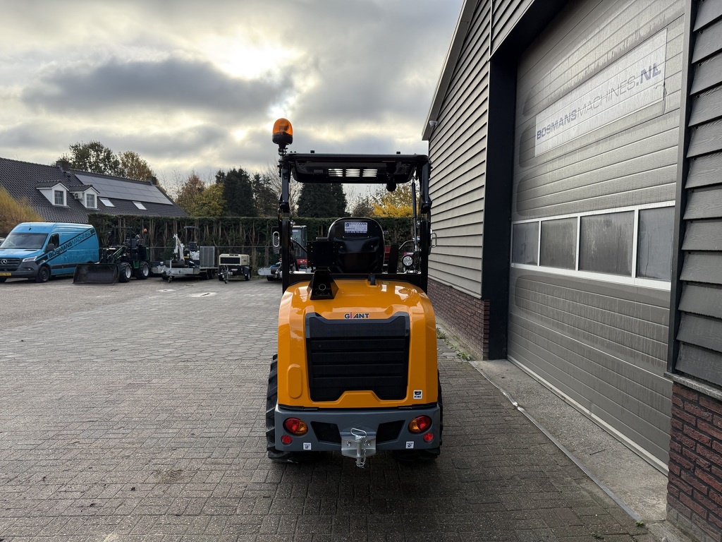 Giant G2700 HD + minishovel / kniklader NIEUW