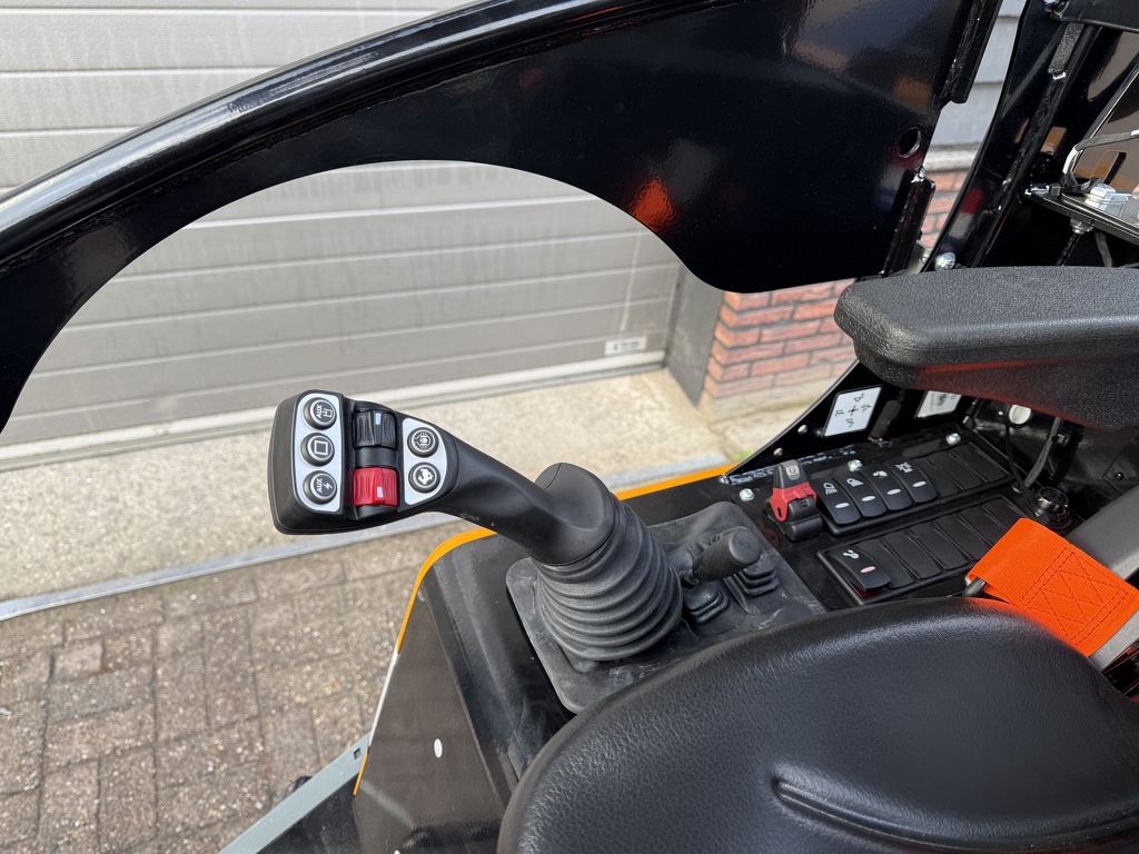 Giant G2700 HD + minishovel / kniklader NIEUW