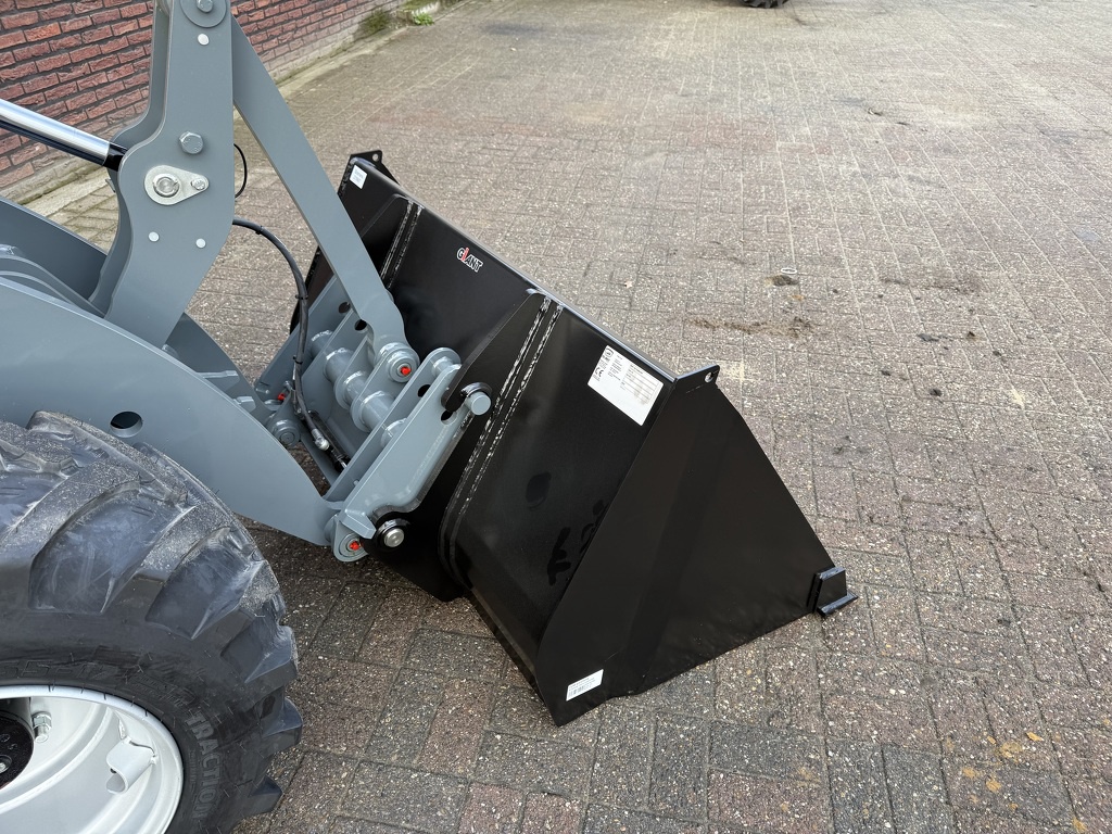 Giant G2700 HD + minishovel / kniklader NIEUW