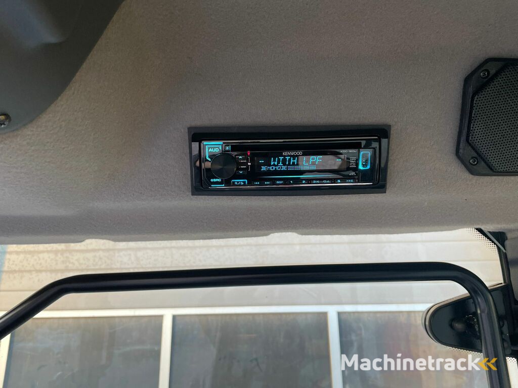 Solis 26 HST minitractor CABINE (optie zoustrooier, sneeuwschuif)