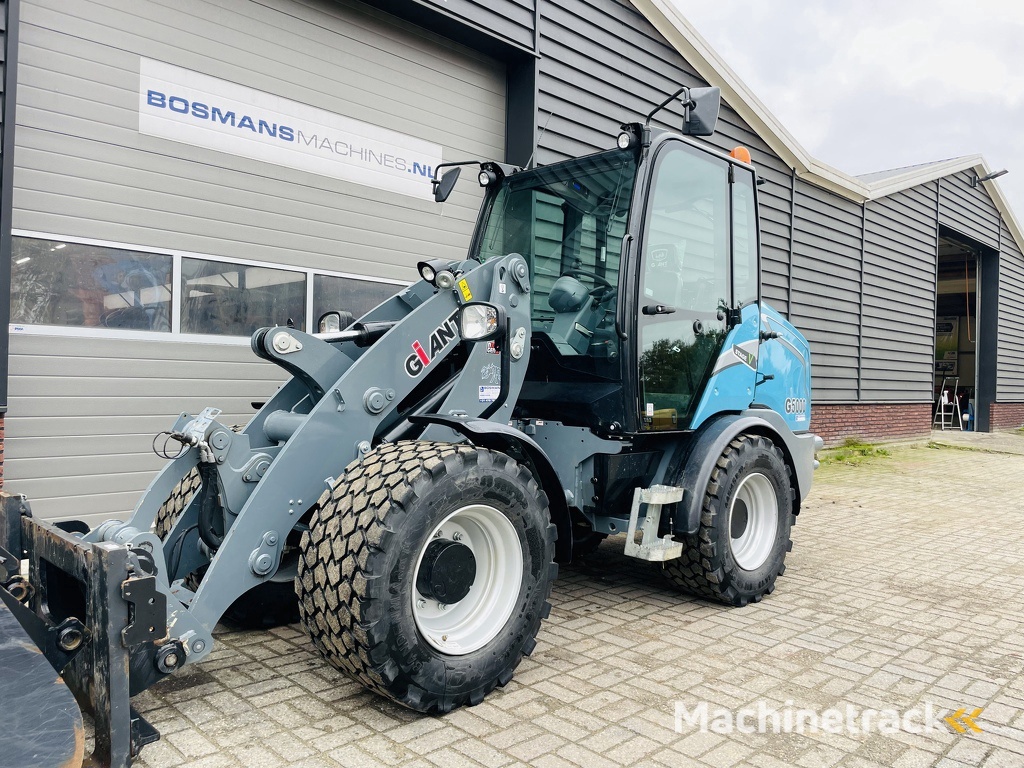TE HUUR Giant G5000 5 T shovel / kniklader