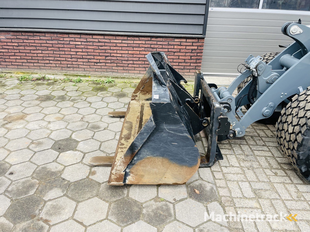TE HUUR Giant G5000 5 T shovel / kniklader
