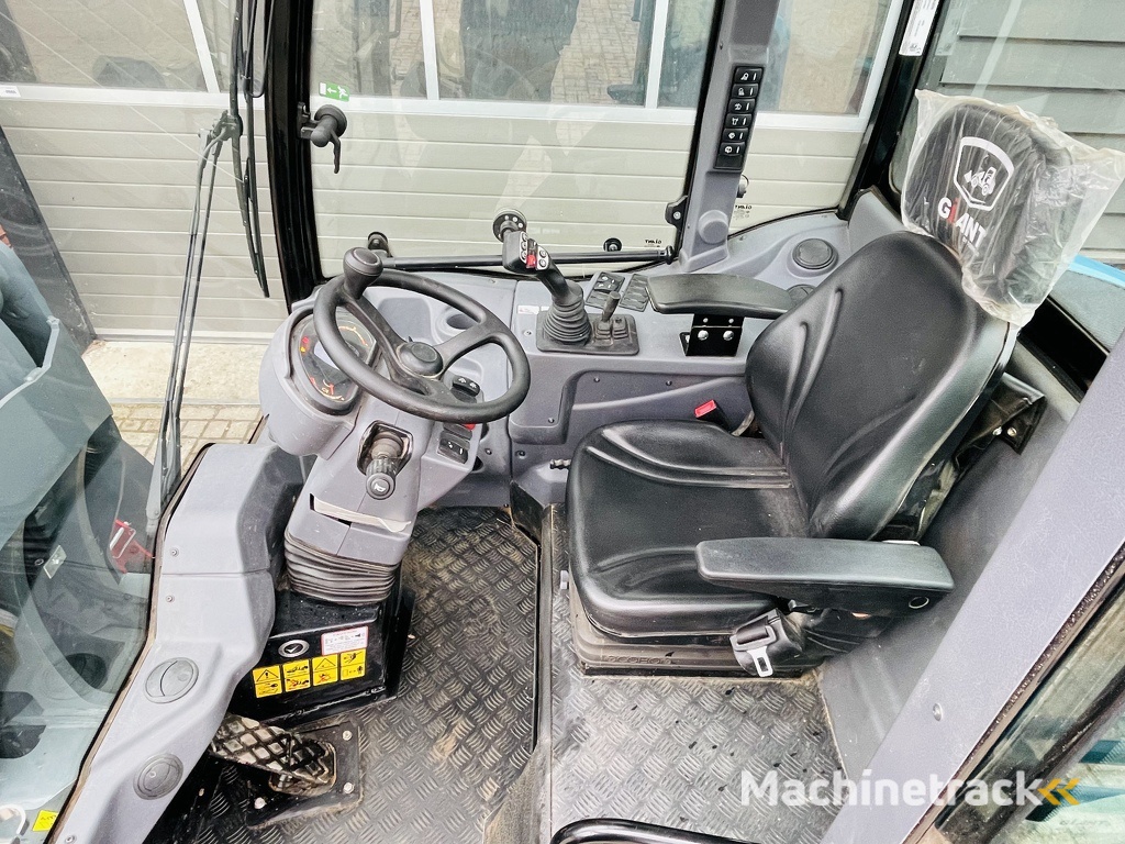 TE HUUR Giant G5000 5 T shovel / kniklader