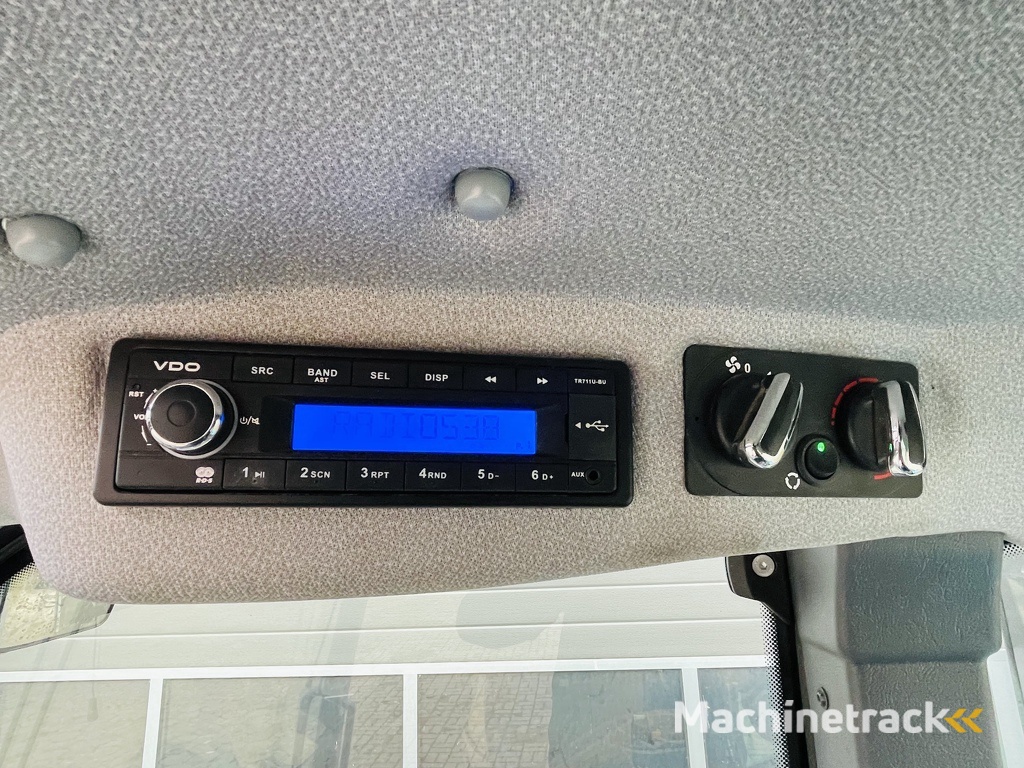 TE HUUR Giant G5000 5 T shovel / kniklader