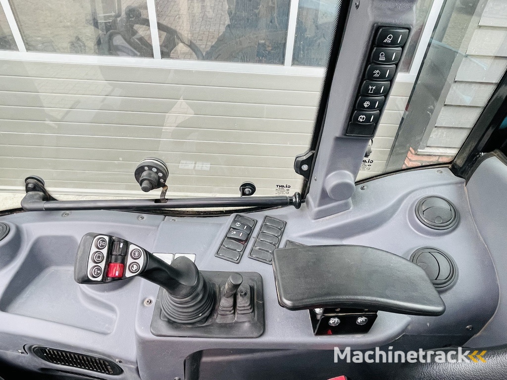 TE HUUR Giant G5000 5 T shovel / kniklader