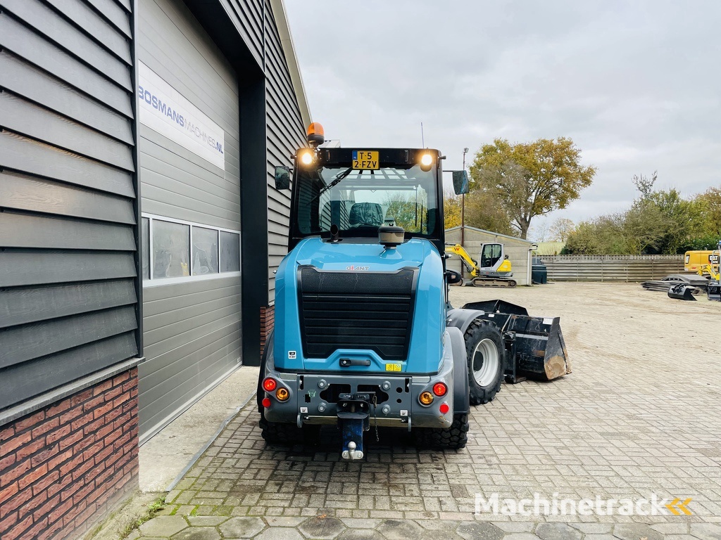 TE HUUR Giant G5000 5 T shovel / kniklader