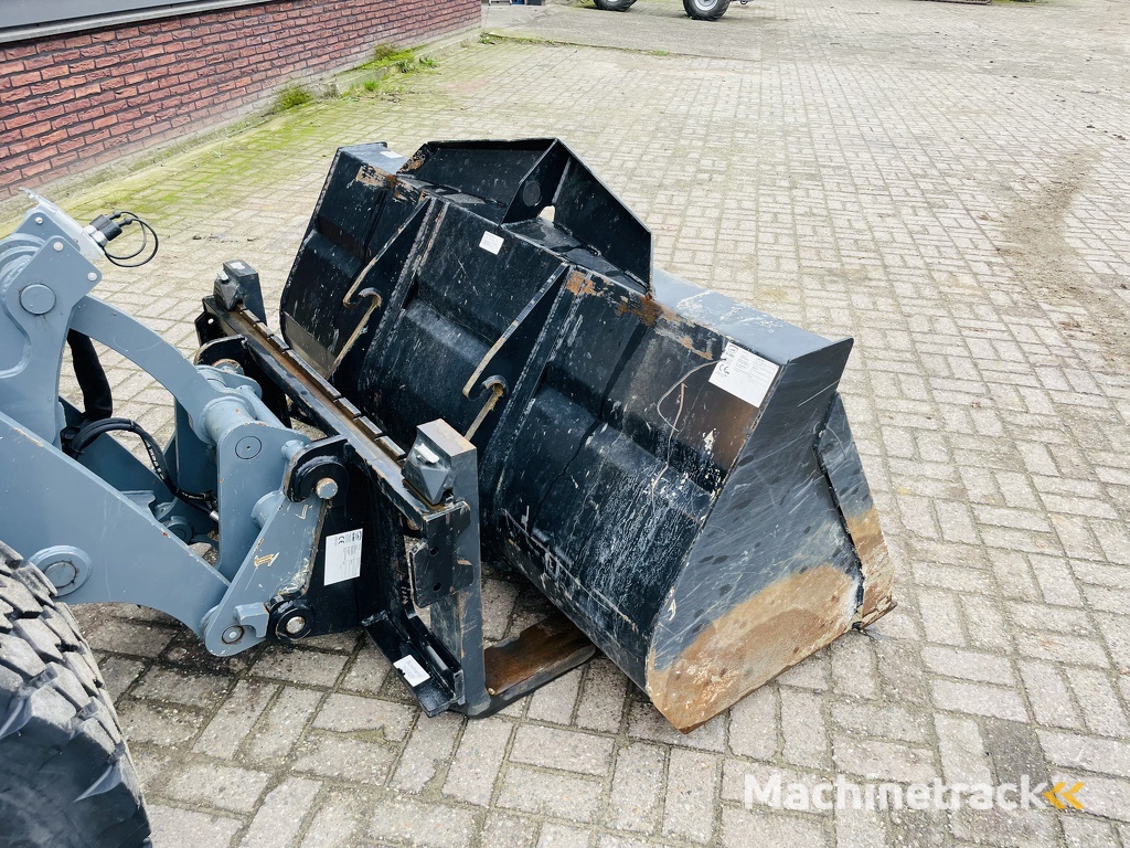 TE HUUR Giant G5000 5 T shovel / kniklader