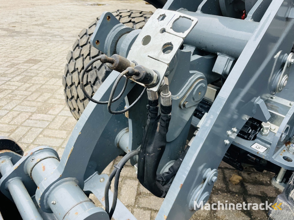 TE HUUR Giant G5000 5 T shovel / kniklader