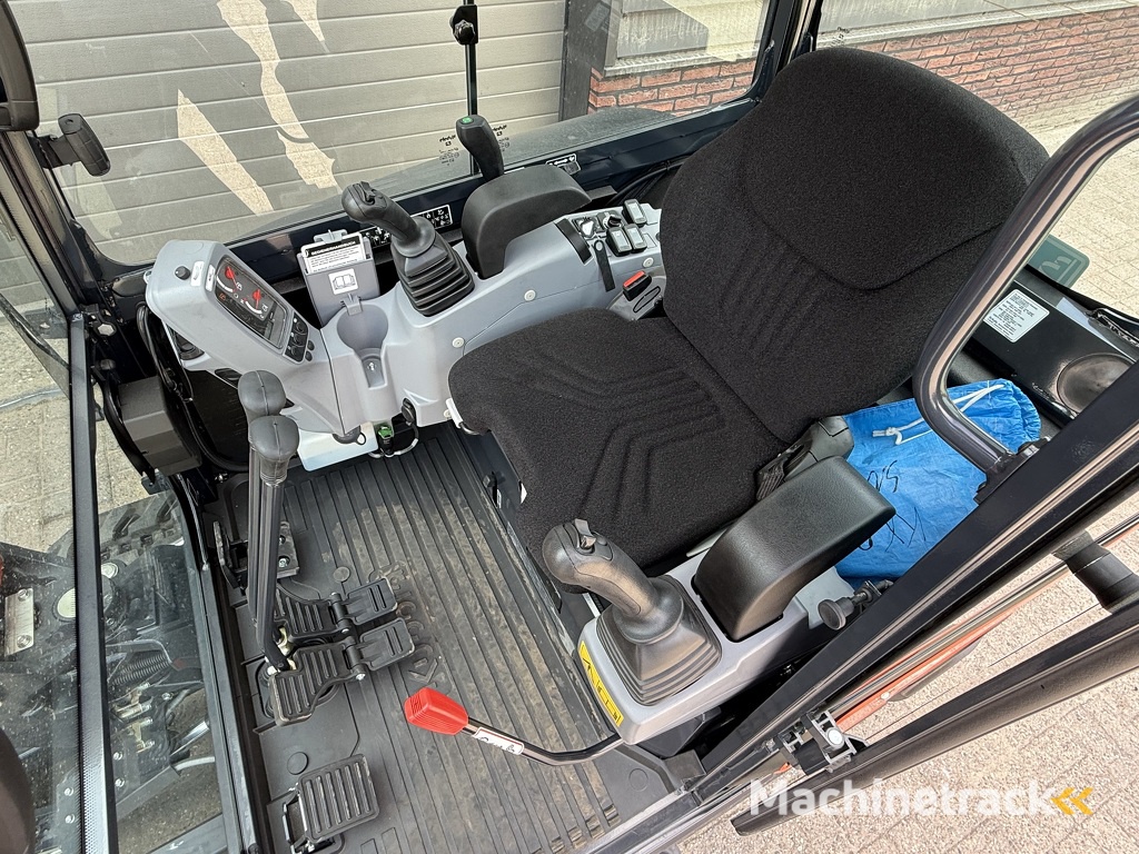 Kubota KX027 HI-SPEC minigraver NIEUW incl CW05 + 3 bakken