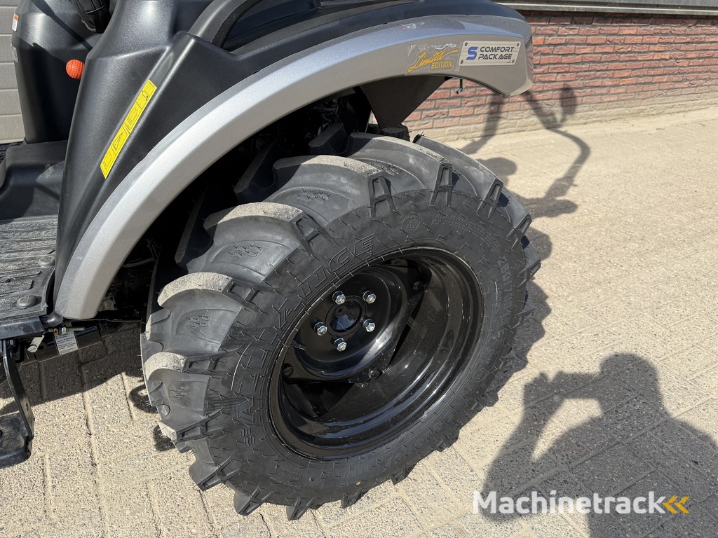 Solis 26 HST minitractor NIEUW black edition / brede agri banden