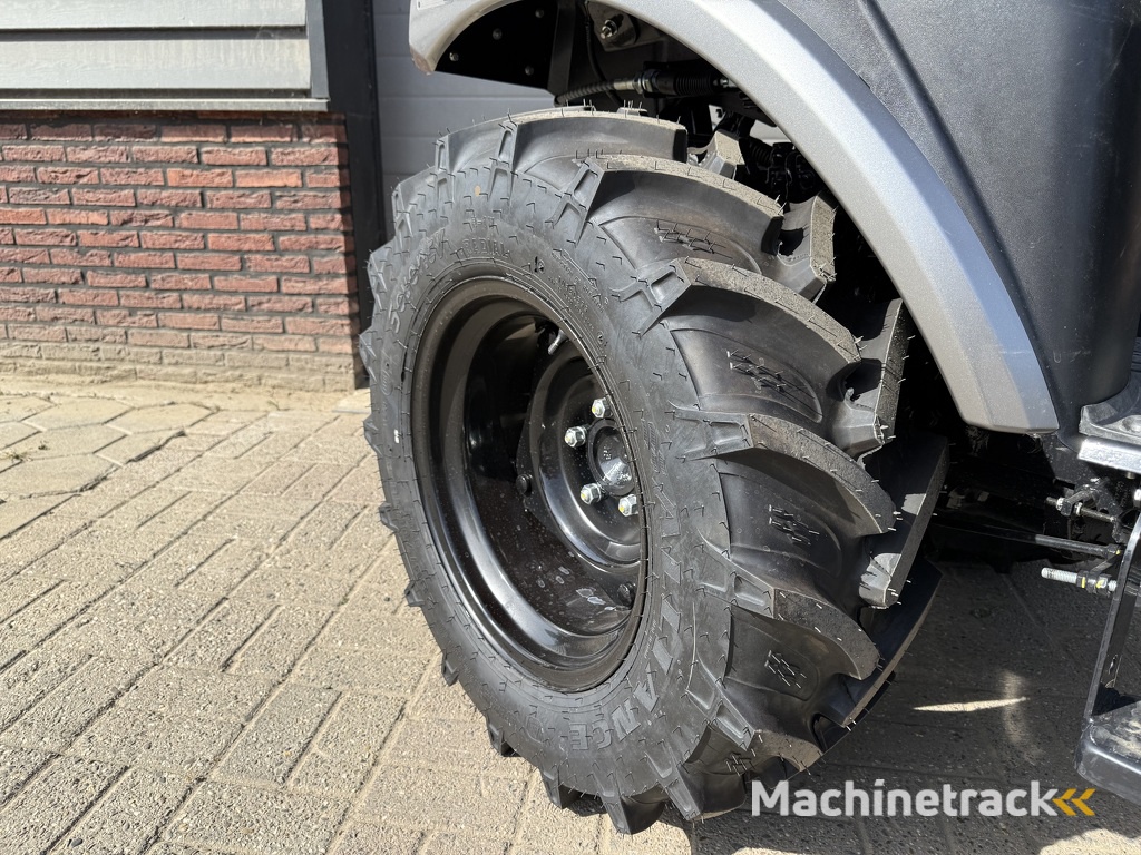 Solis 26 HST minitractor NIEUW black edition / brede agri banden