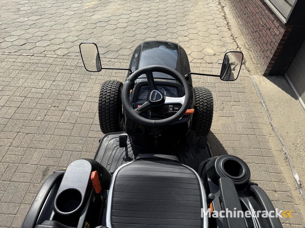 Solis 26 HST minitractor NIEUW BLACK EDITION hoge gazonbanden