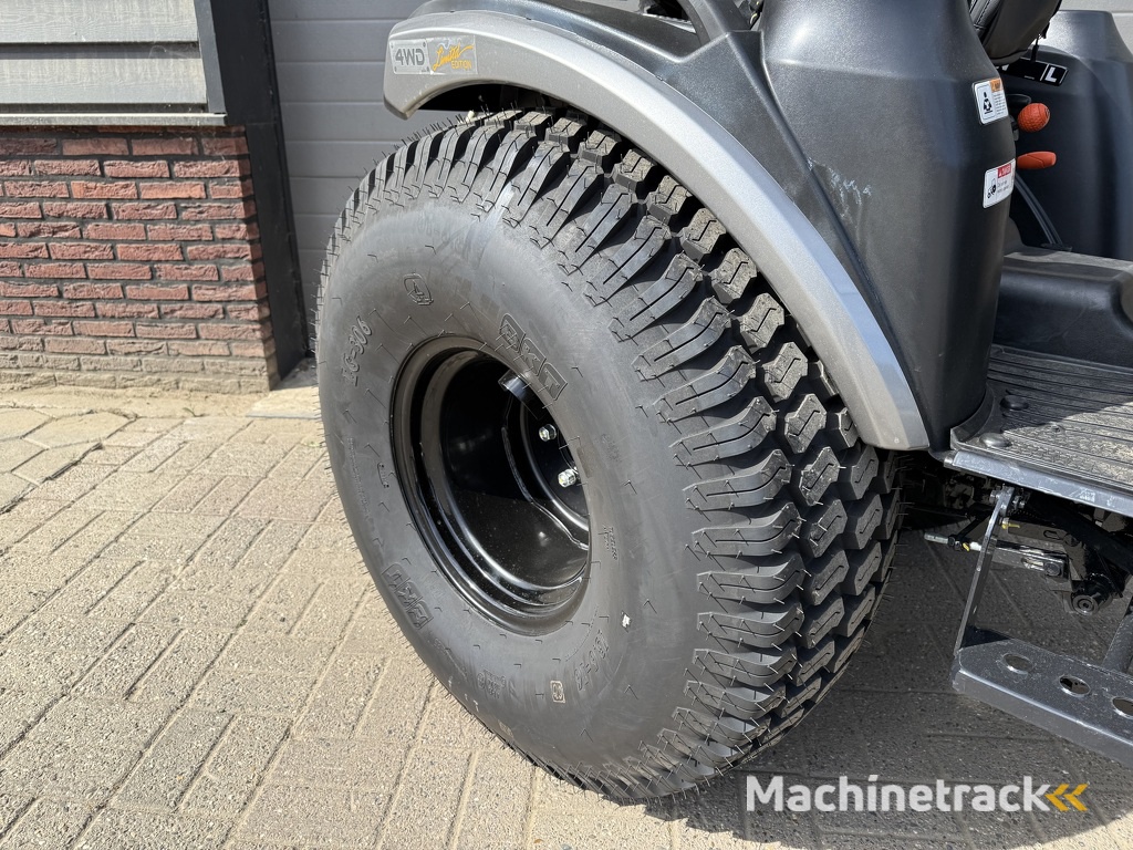 Solis 26 HST minitractor NIEUW BLACK EDITION hoge gazonbanden