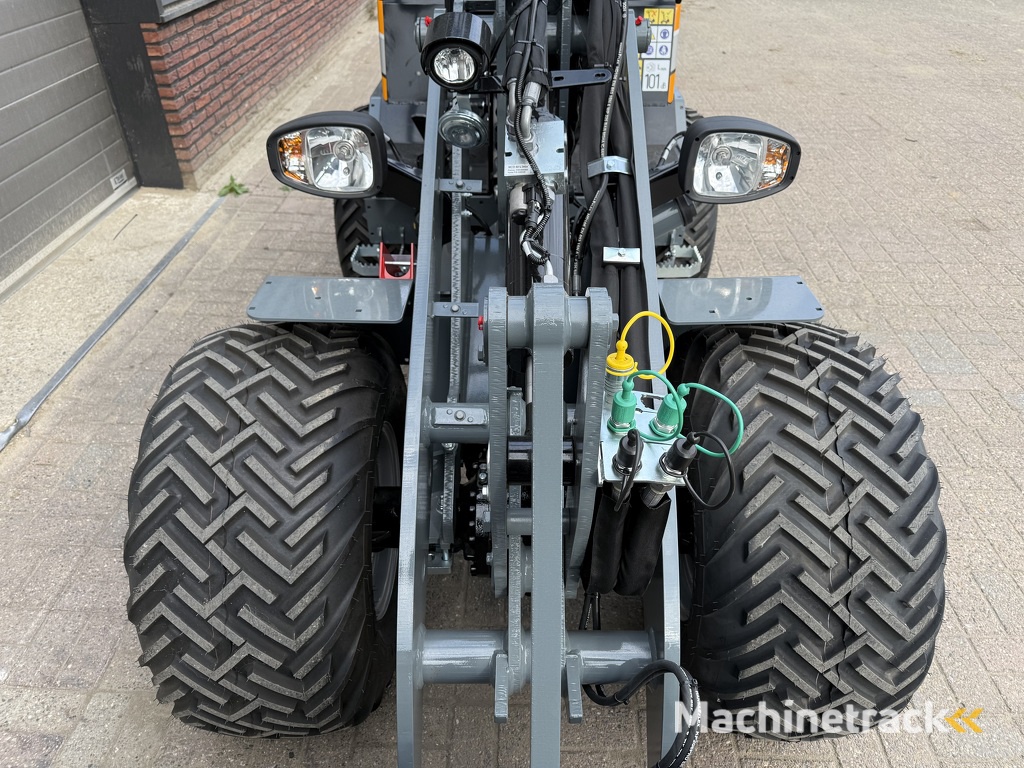 Giant G2700 HD X-TRA + minishovel / kniklader NIEUW