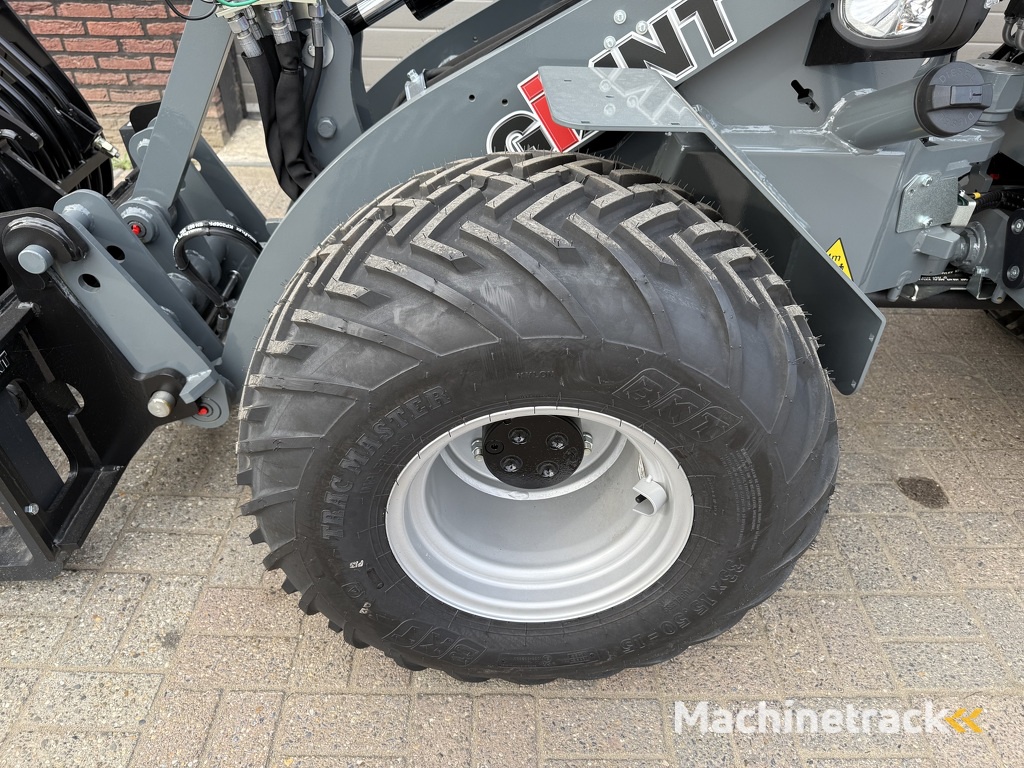 Giant G2700 HD X-TRA + minishovel / kniklader NIEUW