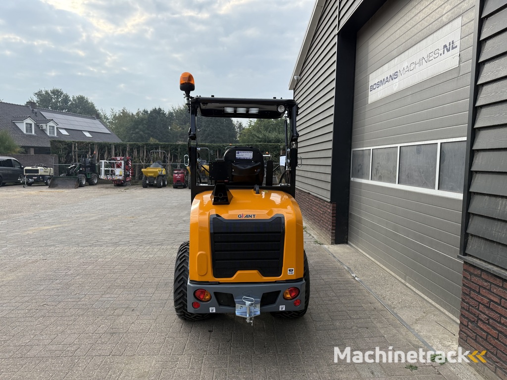 Giant G2700 HD X-TRA + minishovel / kniklader NIEUW