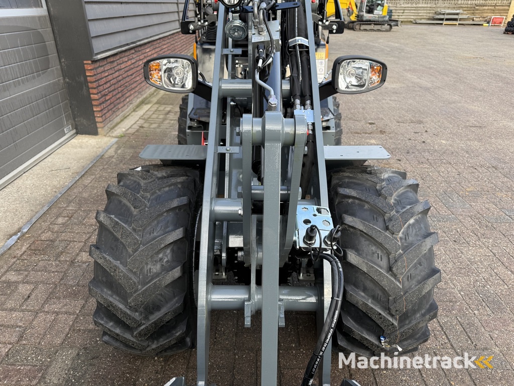 Giant G2700 HD + minishovel / kniklader NIEUW