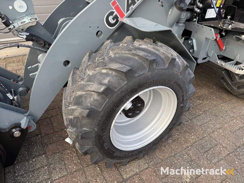 Giant G2700 HD + minishovel / kniklader NIEUW