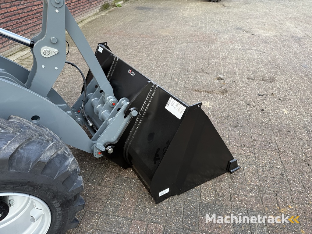 Giant G2700 HD + minishovel / kniklader NIEUW