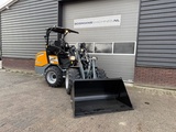 Miniaturansicht von Giant G2700 HD + minishovel / kniklader NIEUW