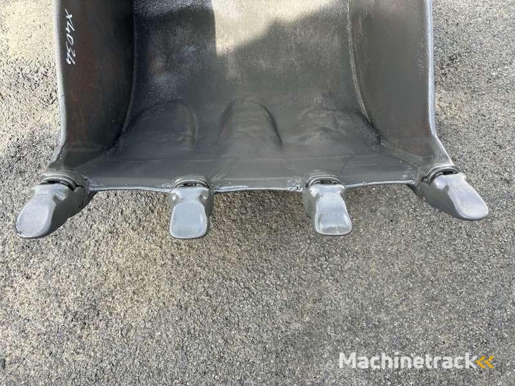 Mecalac 12-870mm-fond-à-revoir