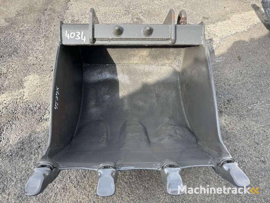 Mecalac 12-870mm-fond-à-revoir