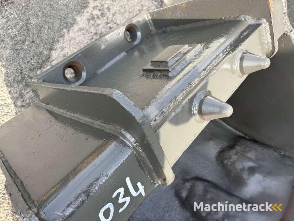 Mecalac 12-870mm-fond-à-revoir