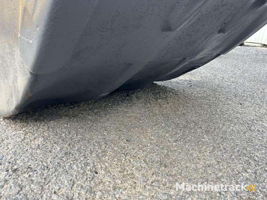 Mecalac 12-870mm-fond-à-revoir