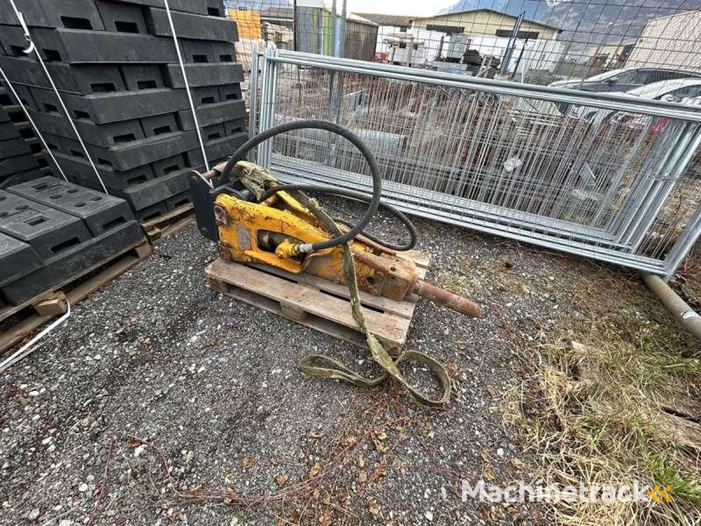 MONTABERT PELLE 8 TONNES / TRACTOPELLE