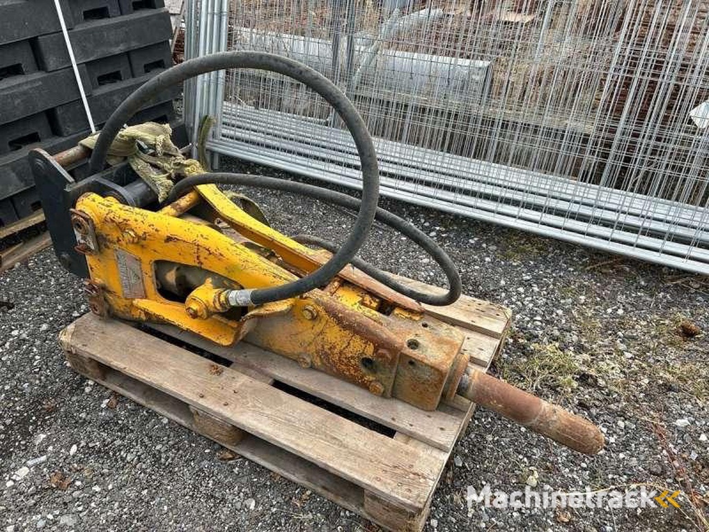 MONTABERT PELLE 8 TONNES / TRACTOPELLE