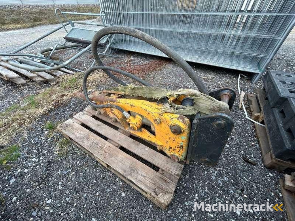 MONTABERT PELLE 8 TONNES / TRACTOPELLE