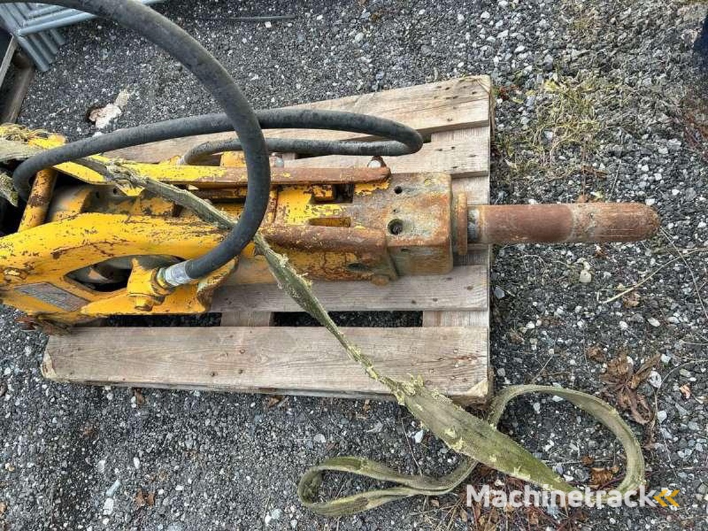 MONTABERT PELLE 8 TONNES / TRACTOPELLE