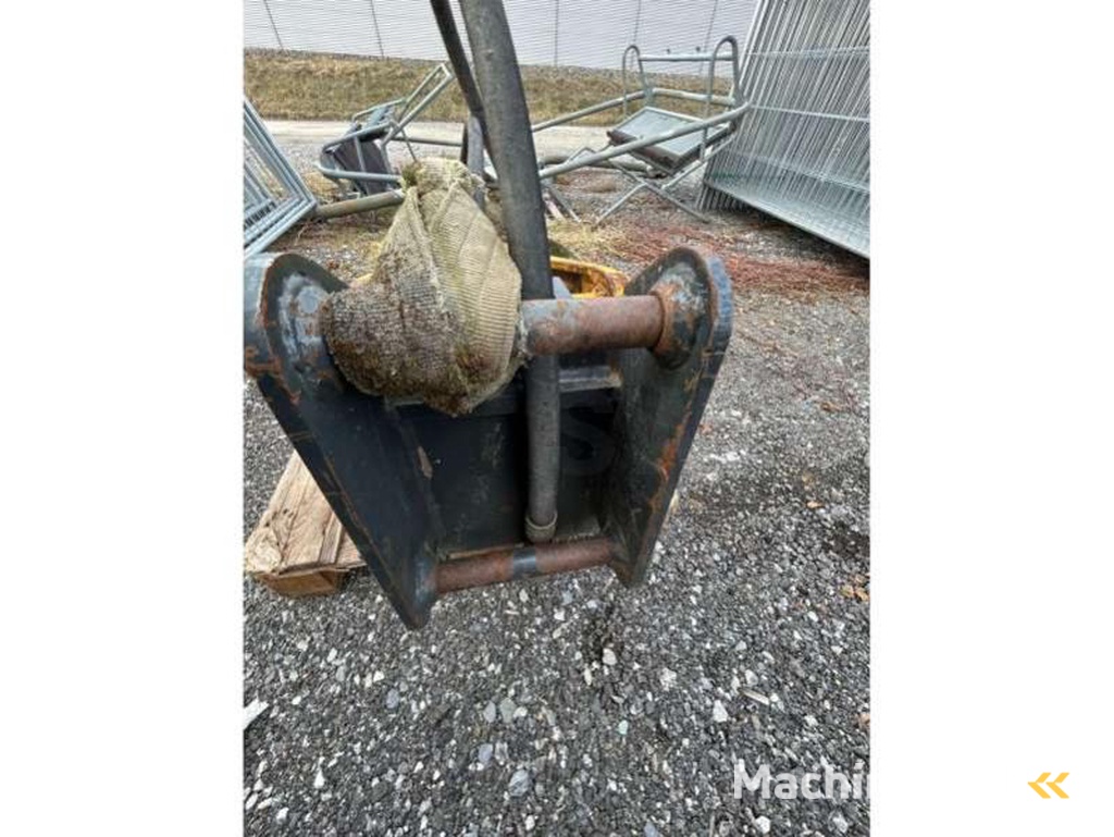 MONTABERT PELLE 8 TONNES / TRACTOPELLE