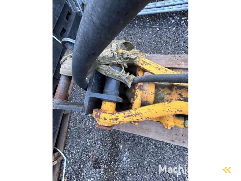 MONTABERT PELLE 8 TONNES / TRACTOPELLE