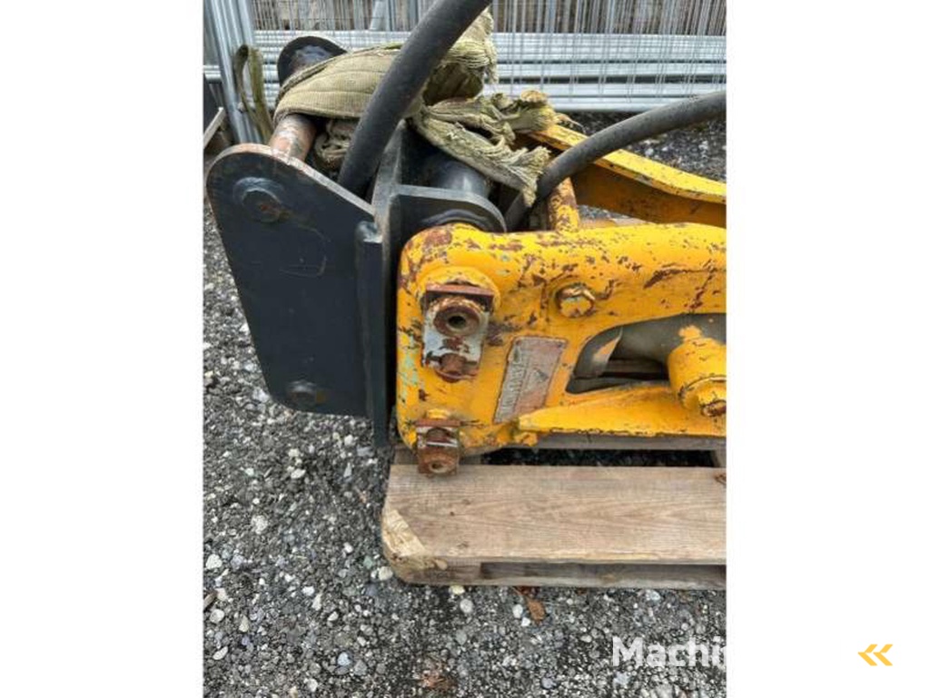 MONTABERT PELLE 8 TONNES / TRACTOPELLE