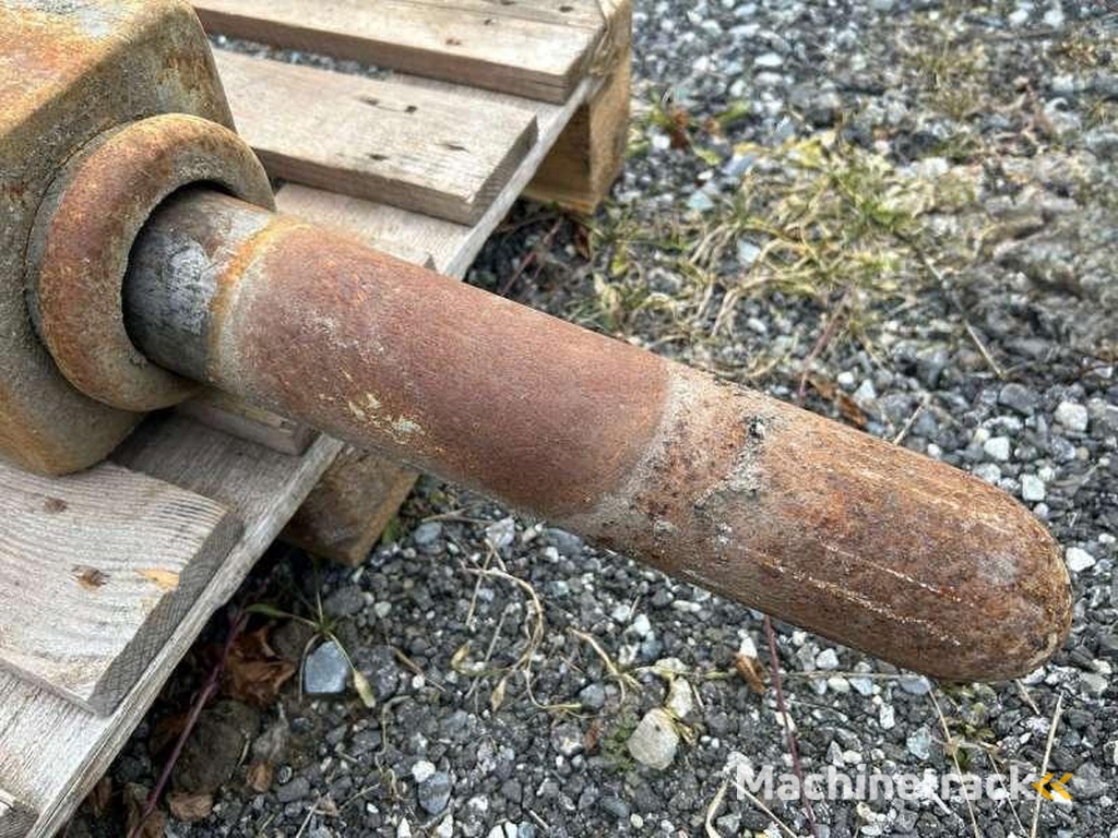 MONTABERT PELLE 8 TONNES / TRACTOPELLE